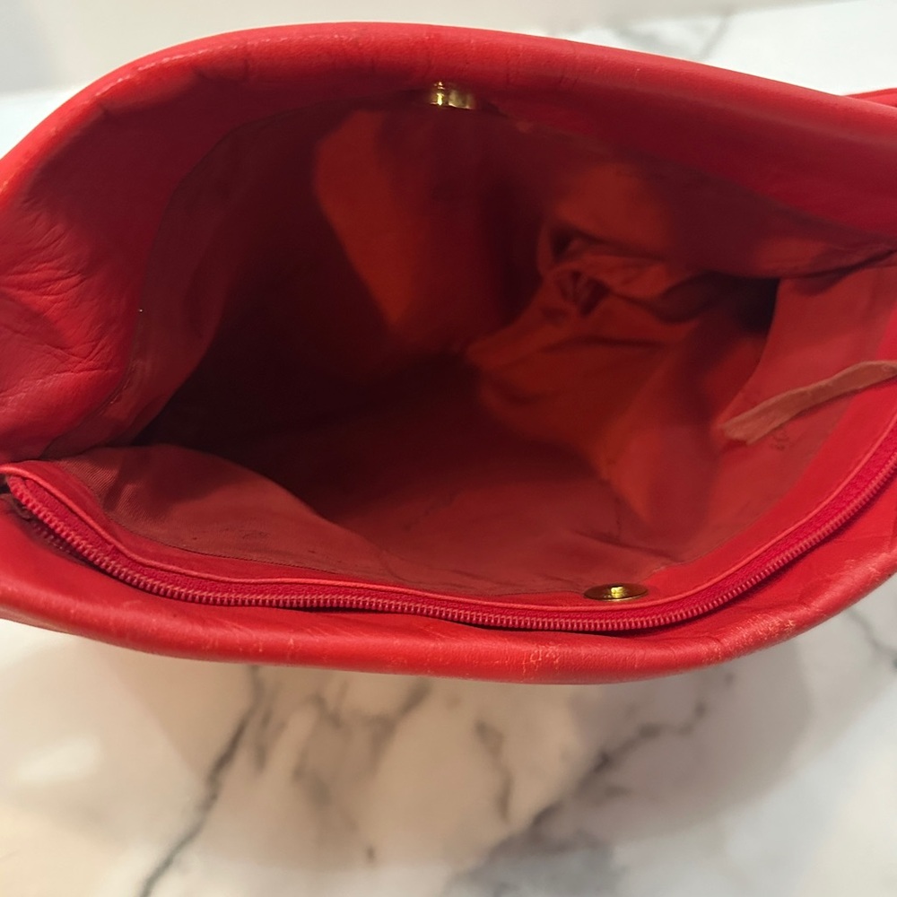 Etienne Aigner Elegant Red Woven Leather Bag - Picture 4 of 7